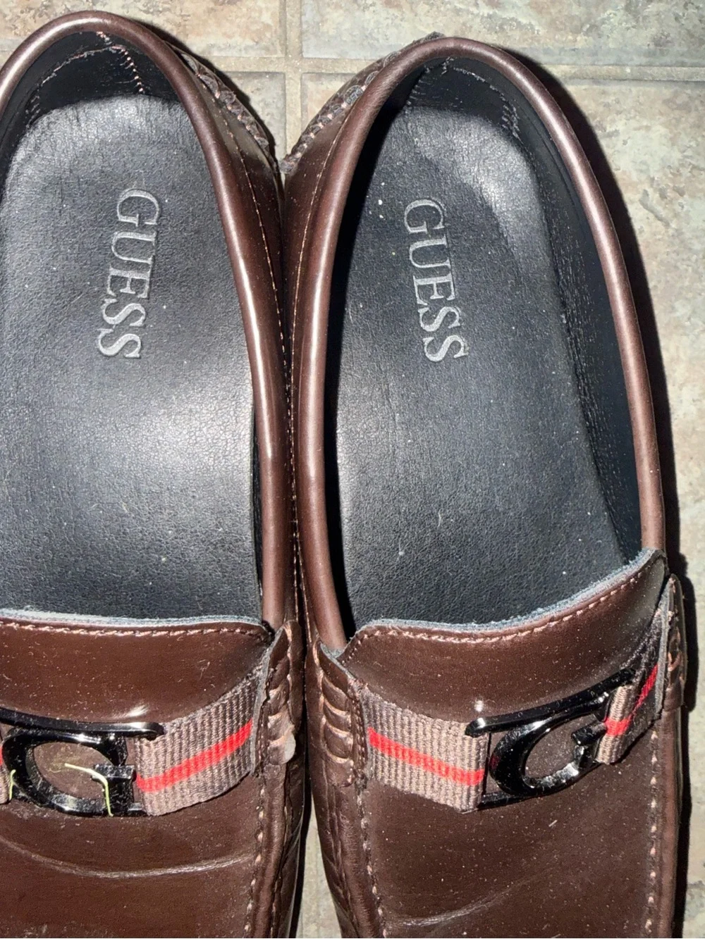 GUESS Men's size 10.5 like new Brown Leather Loafers with Red-Striped Accent